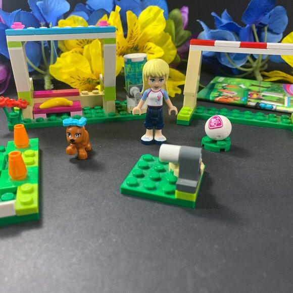 LEGO 41011 Friends Stephanie's Soccer Practice - Picture 1 of 8